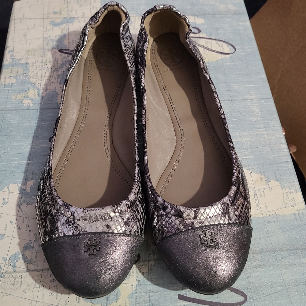 New TORY BURCH Metallic Silver Roccia Ballet Flats Size 7.5